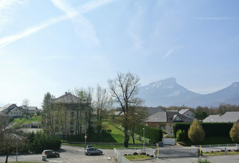 חדר סטנדרט לשלושה, Ibis Budget Chambéry Sud Challesleseaux