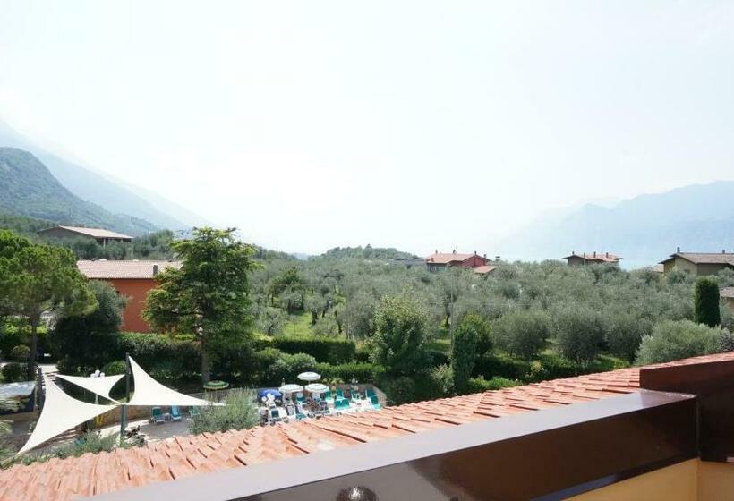 발코니가 있는 베이직 룸, Majestic Palace