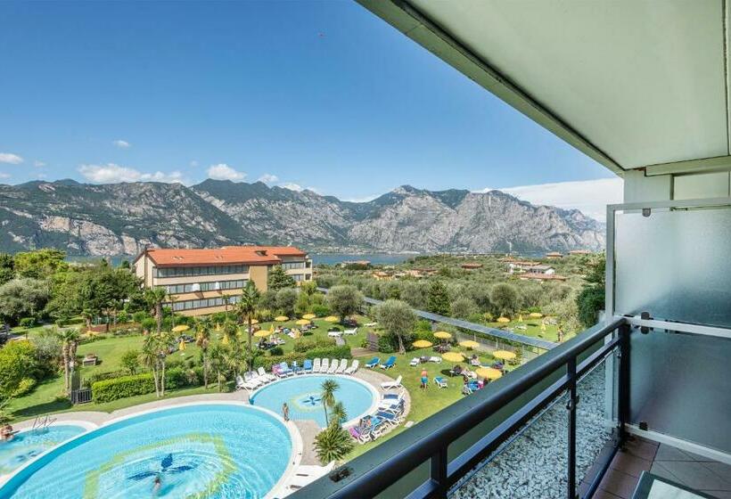 디럭스 룸 호수 전망, Majestic Palace