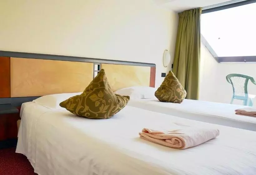 Economy Room