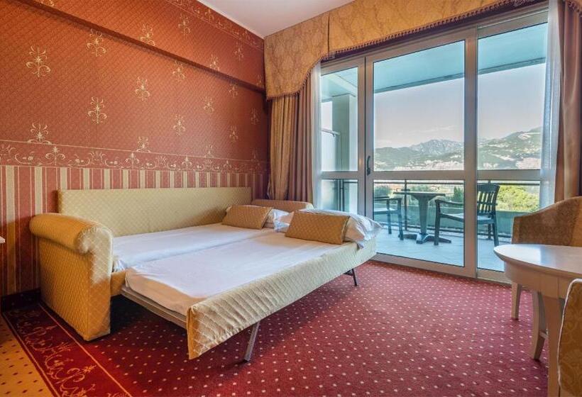 디럭스 룸 호수 전망, Majestic Palace