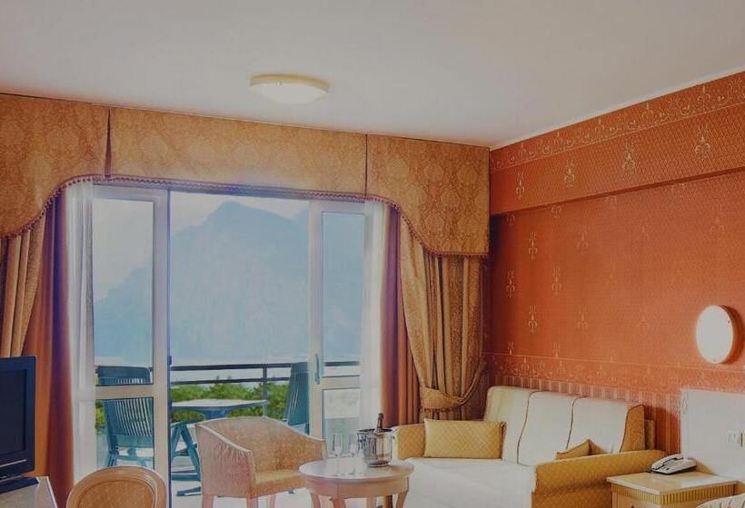 디럭스 룸 호수 전망, Majestic Palace