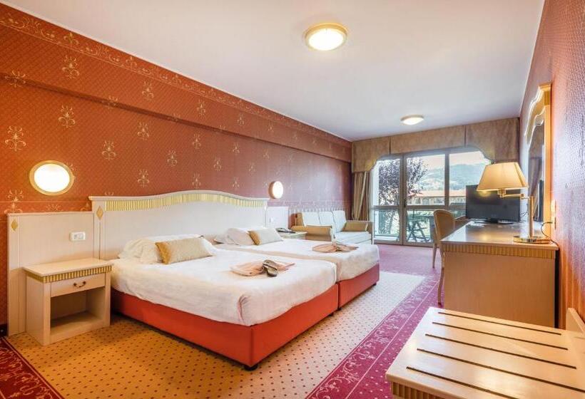 디럭스 룸 호수 전망, Majestic Palace