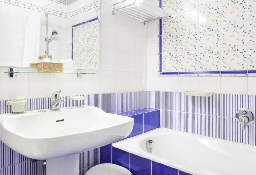 标准间, Majestic Palace