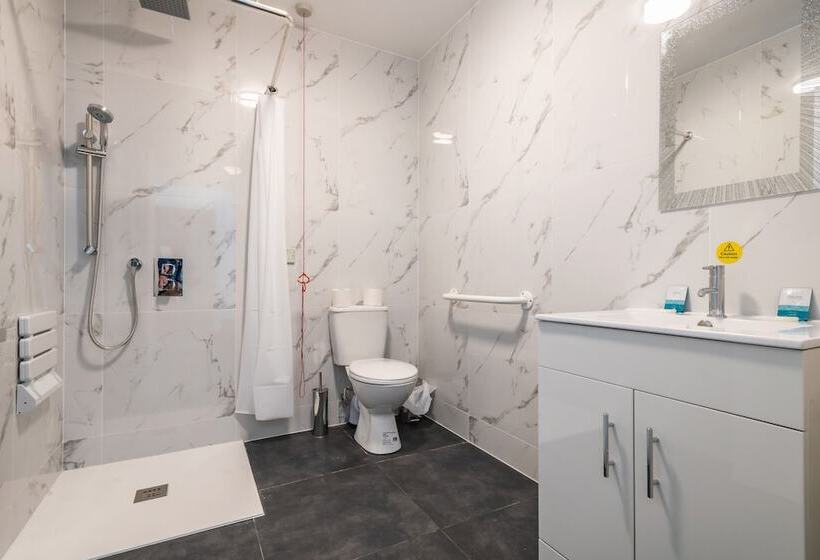 Standard Room Adapted for people with reduced mobility, Peterborough By Verve