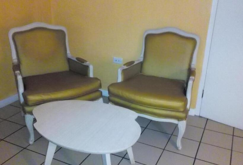 اتاق استاندارد با تخت بزرگ, Pineapple Court