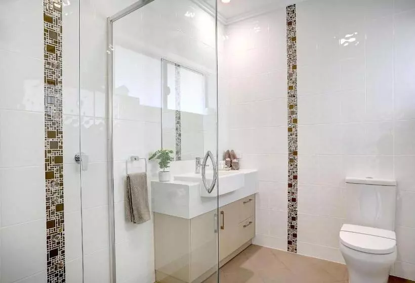 家族用アパートメント, Limani Motel