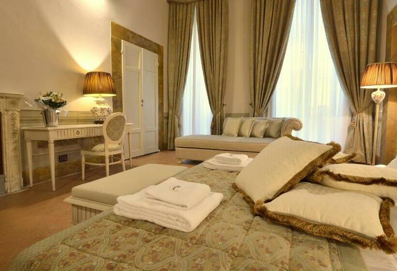 سوییت جونیور, Palazzo Guicciardini