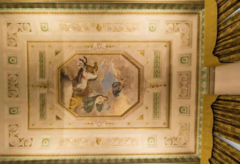 اتاق لوکس سه تخته, Palazzo Guicciardini