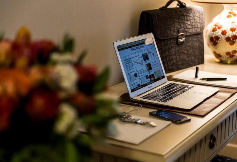 اتاق لوکس سه تخته, Palazzo Guicciardini