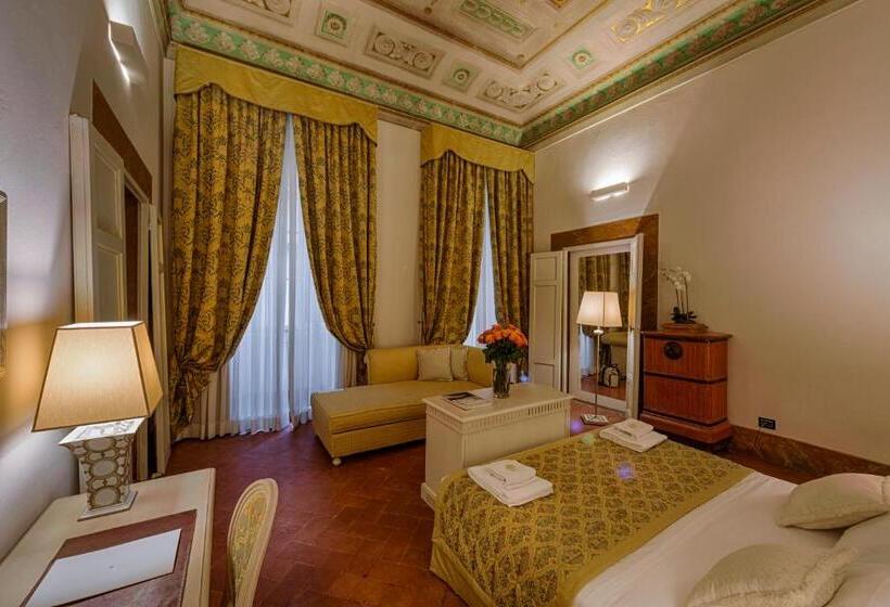 اتاق لوکس سه تخته, Palazzo Guicciardini