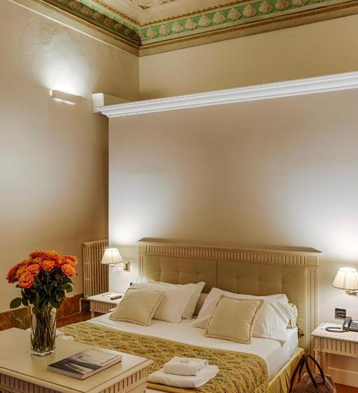 اتاق لوکس سه تخته, Palazzo Guicciardini