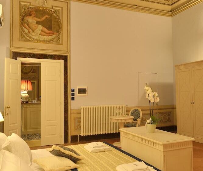 سوییت جونیور, Palazzo Guicciardini