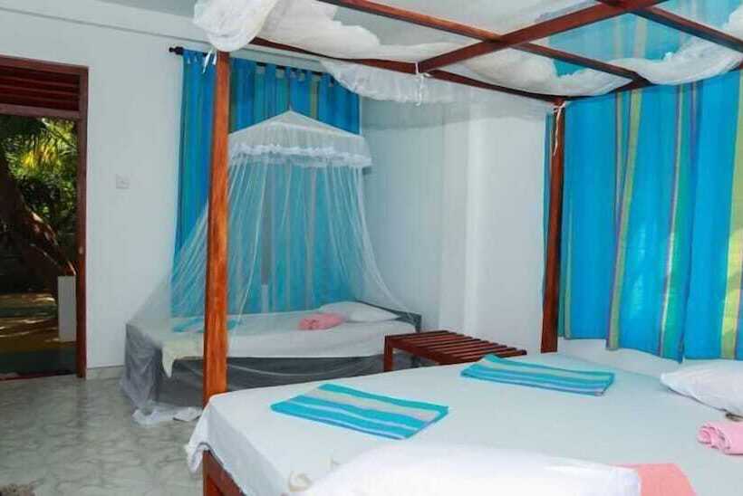 Номер Стандарт Трехместный, Panorama Rock Cafe