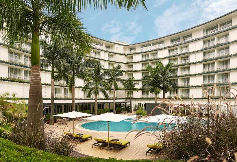 اتاق سوپریور با بالکن, Radisson Blu Hotel & Convention Centre Kigali