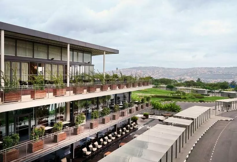 اتاق سوپریور با بالکن, Radisson Blu Hotel & Convention Centre Kigali
