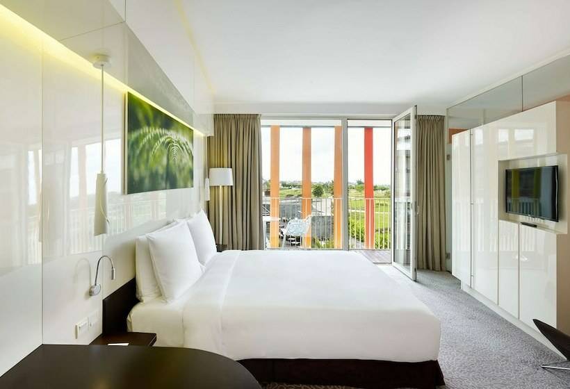 اتاق سوپریور با بالکن, Radisson Blu Hotel & Convention Centre Kigali