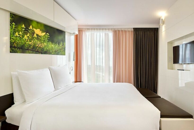 اتاق سوپریور با بالکن, Radisson Blu Hotel & Convention Centre Kigali