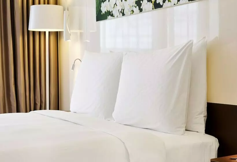 اتاق سوپریور با بالکن, Radisson Blu Hotel & Convention Centre Kigali