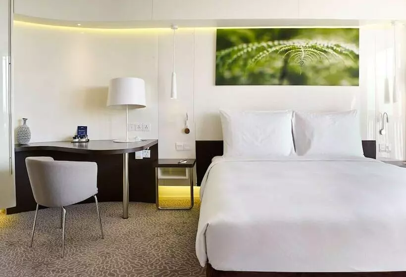 اتاق سوپریور با بالکن, Radisson Blu Hotel & Convention Centre Kigali