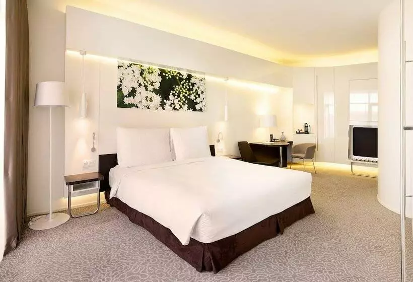 Suite with Terrace, Radisson Blu Hotel & Convention Centre Kigali