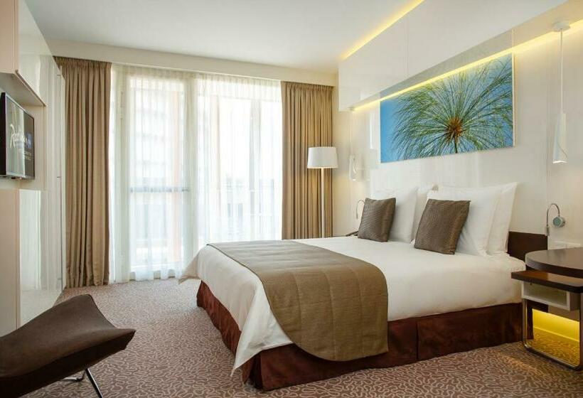 اتاق اجرایی, Radisson Blu Hotel & Convention Centre Kigali