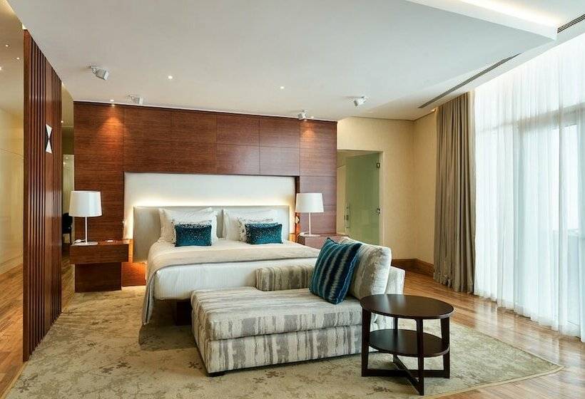 سوییت جونیور با بالکن, Radisson Blu Hotel & Convention Centre Kigali