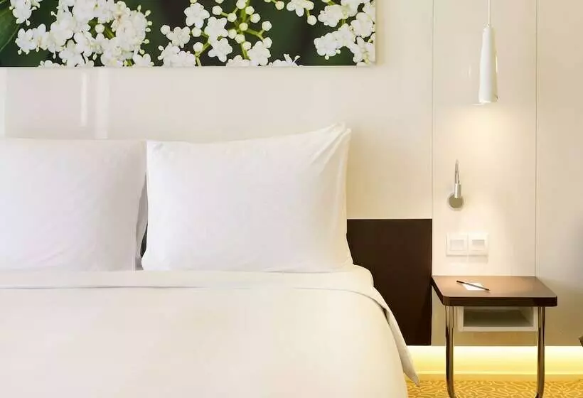 سوییت جونیور با بالکن, Radisson Blu Hotel & Convention Centre Kigali
