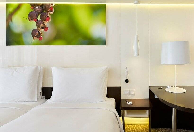 سوییت جونیور با بالکن, Radisson Blu Hotel & Convention Centre Kigali