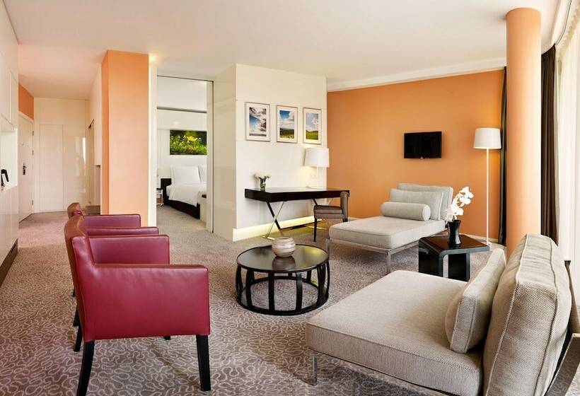 سوییت جونیور با بالکن, Radisson Blu Hotel & Convention Centre Kigali