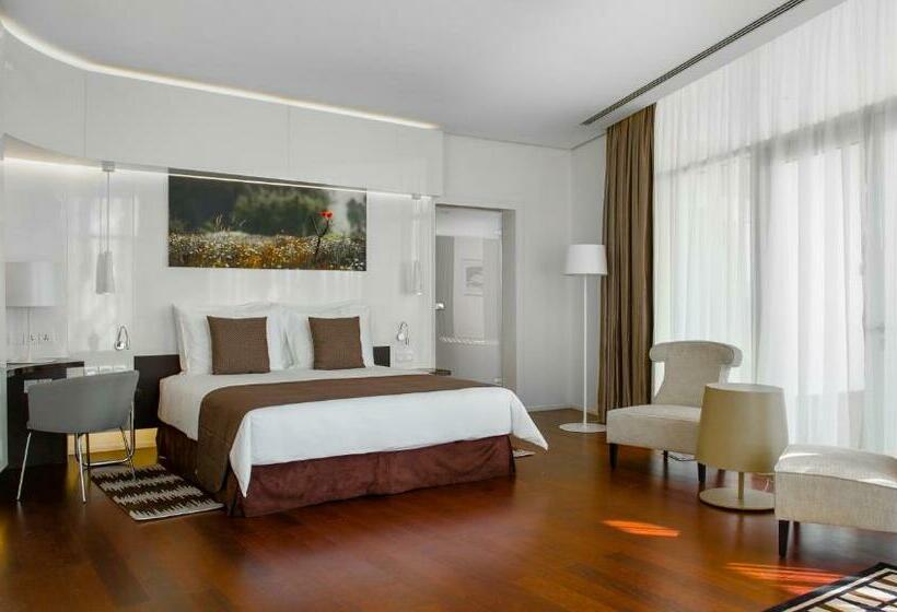 سوئیت رویال, Radisson Blu Hotel & Convention Centre Kigali