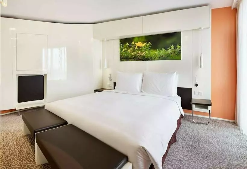 سوئیت رویال, Radisson Blu Hotel & Convention Centre Kigali
