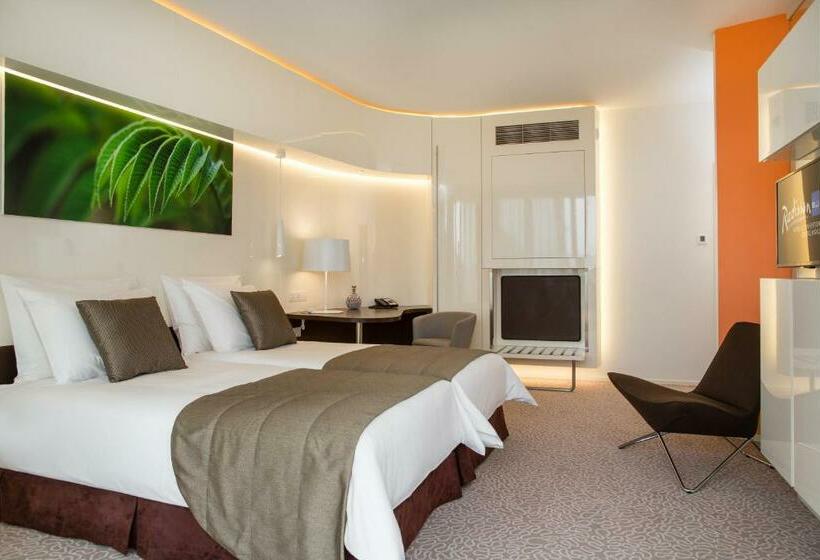 اتاق اجرایی با مشاهده, Radisson Blu Hotel & Convention Centre Kigali