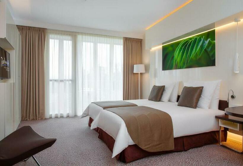 اتاق اجرایی با مشاهده, Radisson Blu Hotel & Convention Centre Kigali