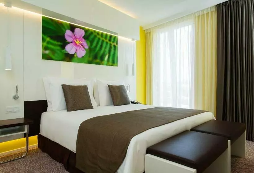 اتاق اجرایی با مشاهده, Radisson Blu Hotel & Convention Centre Kigali
