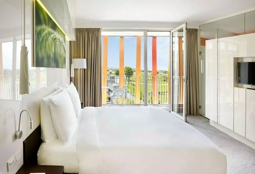 اتاق اجرایی با مشاهده, Radisson Blu Hotel & Convention Centre Kigali