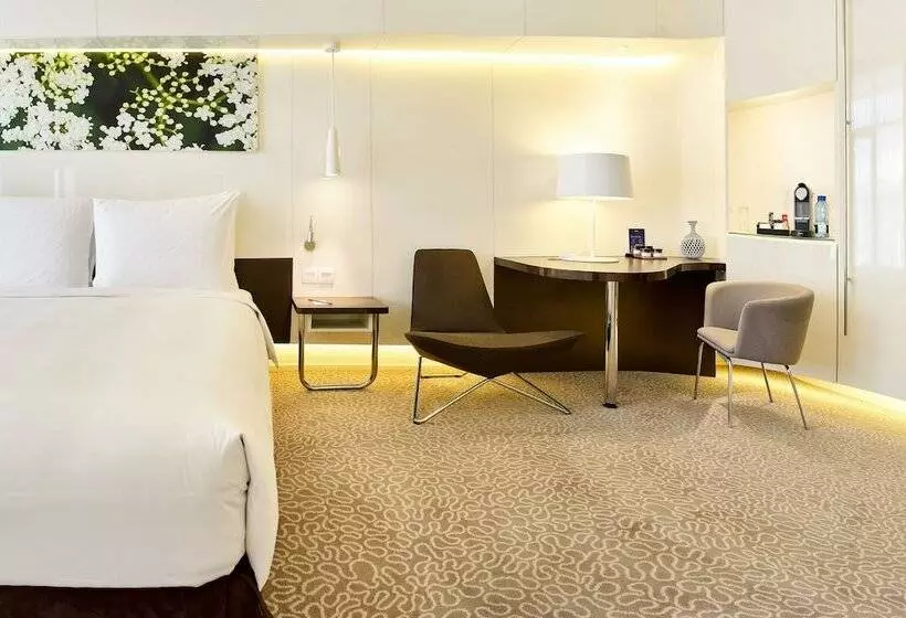 اتاق اجرایی با مشاهده, Radisson Blu Hotel & Convention Centre Kigali