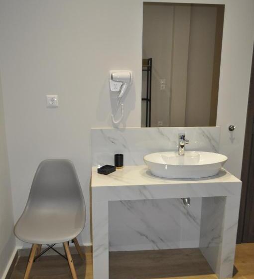 经济型三人房间, New Amaryllis