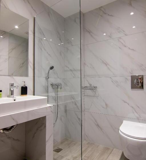 四人标准间, New Amaryllis