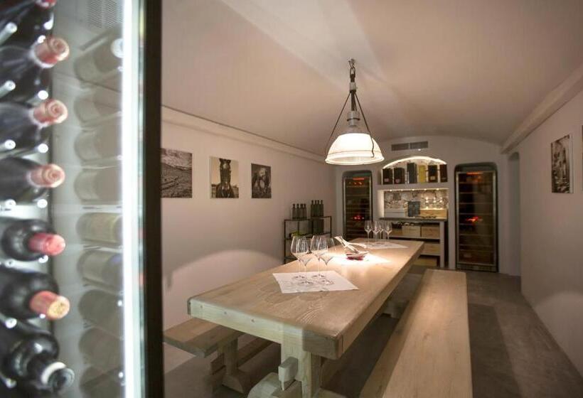 Номер Стандарт, Erosantorini Estate