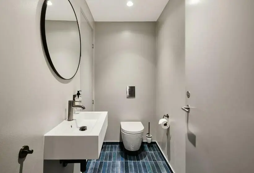 Monolocale Standard, Kirk Suites