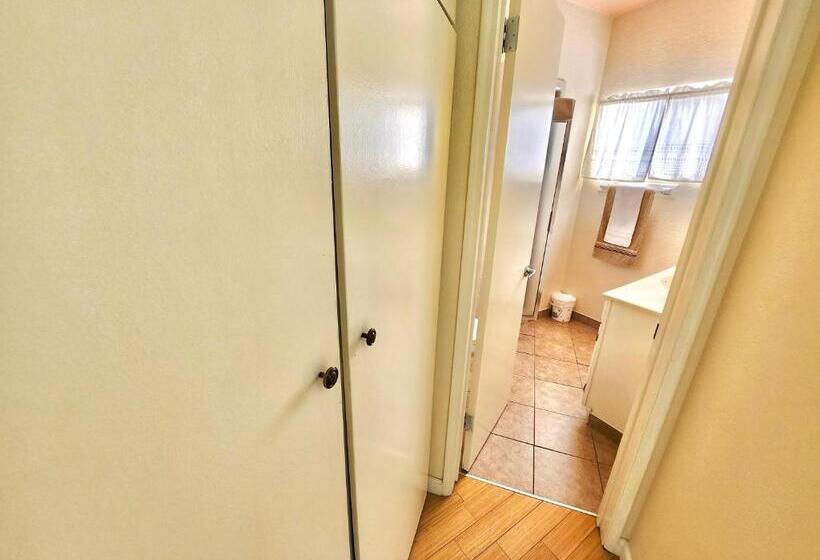 Номер Deluxe, Paradise Hot Springs