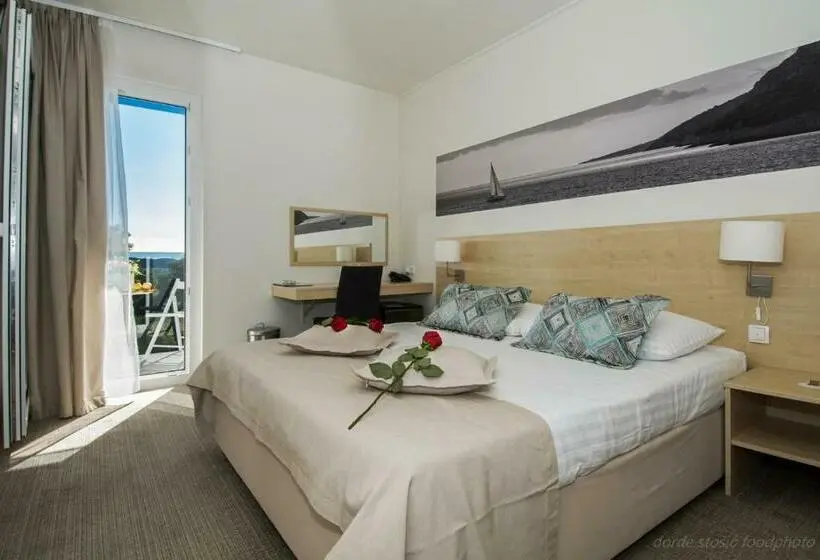 Classic room with balcony, Villa Arausa