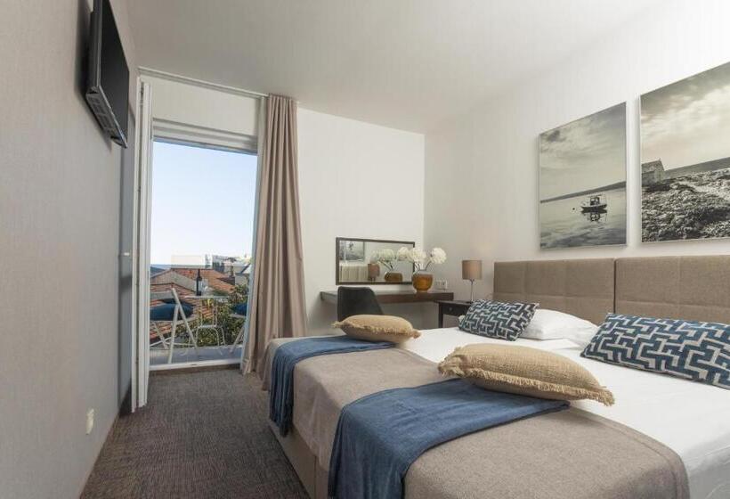 غرفة كلاسيكية مع بلكونة, Villa Arausa