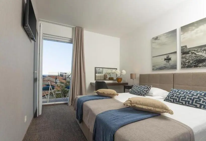 Classic room with balcony, Villa Arausa