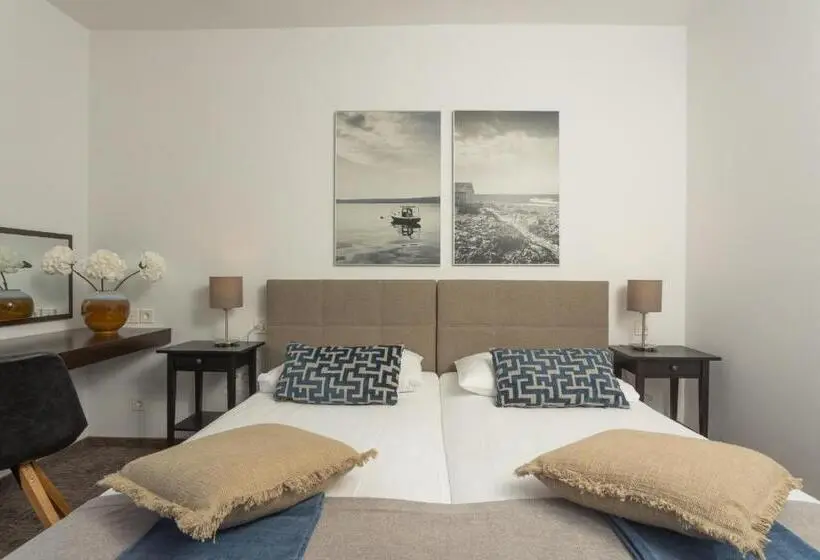 Classic room with balcony, Villa Arausa