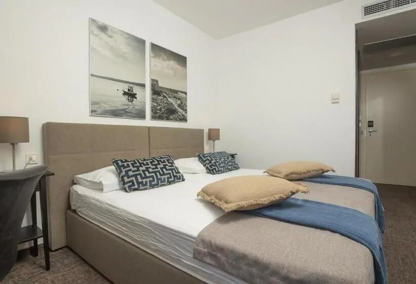 Classic room with balcony, Villa Arausa