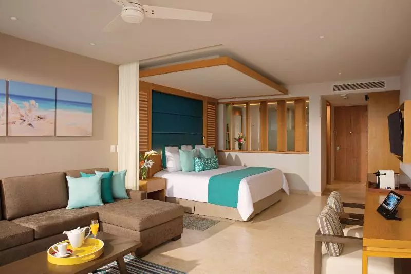 プールビュージュニアスイート, Dreams Playa Mujeres Golf & Spa Resort   All Inclusive
