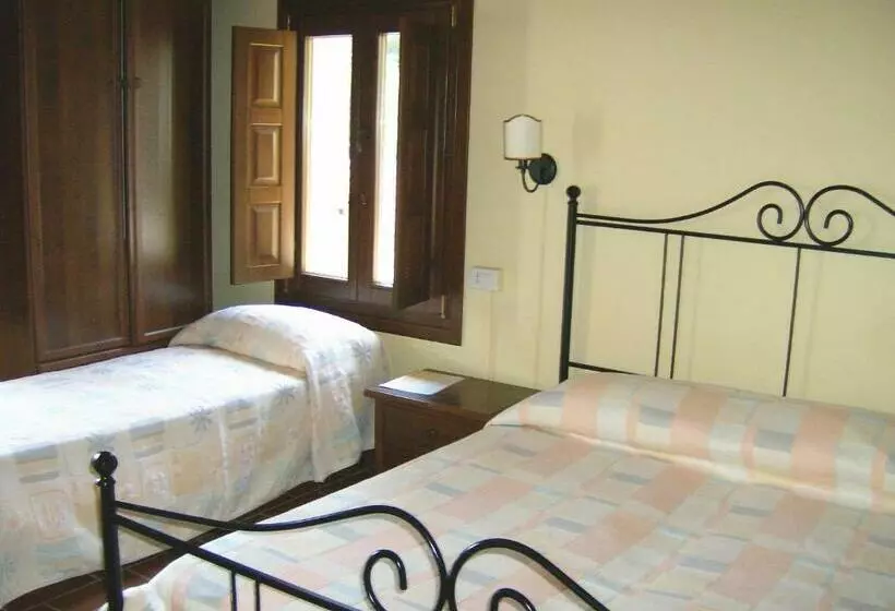 Classic Kolmen Hengen Huone, Agriturismo La Marletta