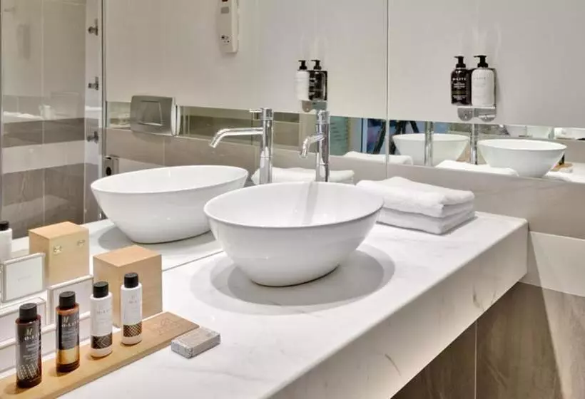 سوئیت با چشم‌انداز, Athens Tiare By Mage Hotels